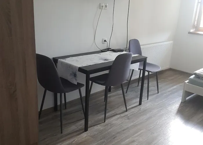 Stas -Przy Szkole Nr 3 W Skawie